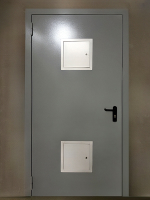 Дверь с двумя стыковочными узлами